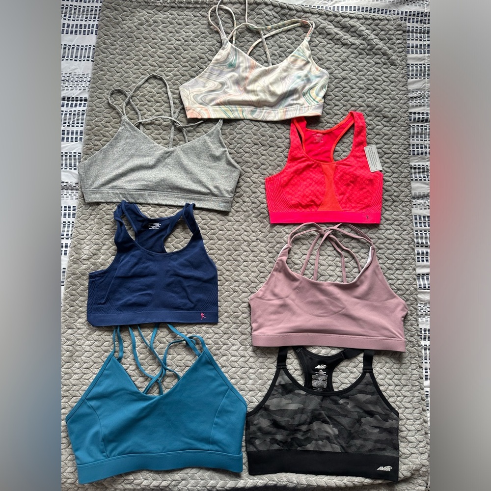 Sports Bra Lot - size large/xlarge